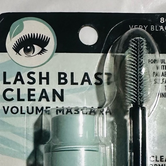 Covergirl Lash Blast Clean Volume Smudge Proof Mascara #800 Very Black NIP - Picture 4 of 4